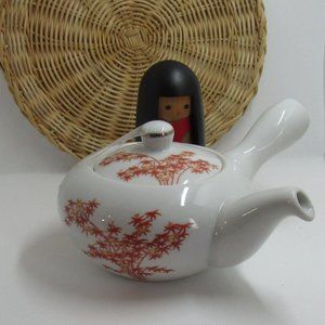 Japanese porcelain teapot / autumn leaves  japanes